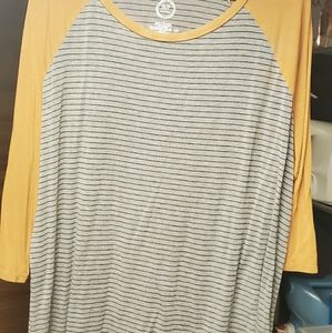 3/4 sleeve baseball tee